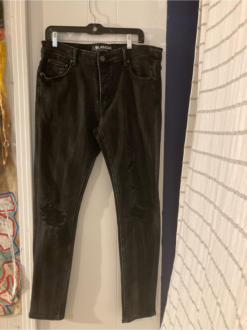 Valabasas Black Skinny Men’s Jeans with Subtle Distressing